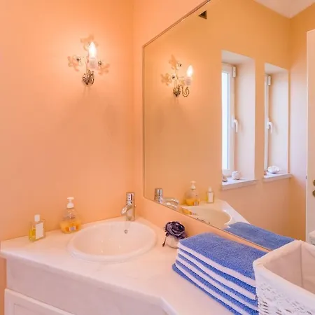 Traumhaft Schoene Mit Pool Und Meerblick *