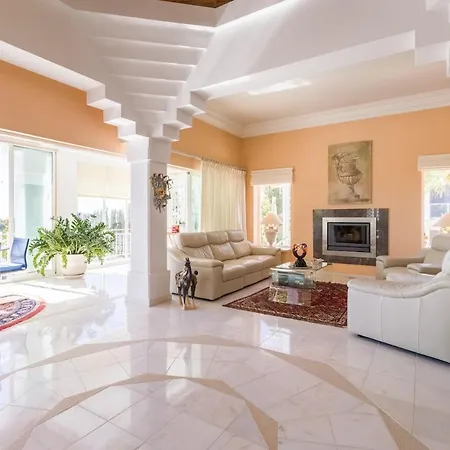 Traumhaft Schoene Mit Pool Und Meerblick Albufeira