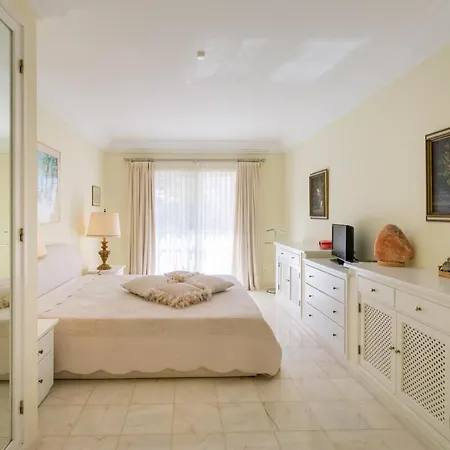 Traumhaft Schoene Mit Pool Und Meerblick Vakantiehuis *