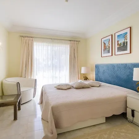 Traumhaft Schoene Mit Pool Und Meerblick Vakantiehuis